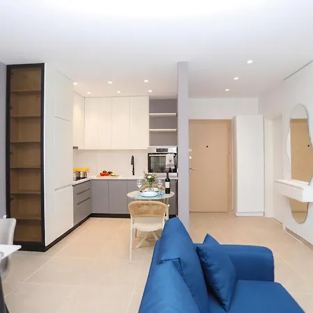 Apartment Sea Side Palm Modern - Happy