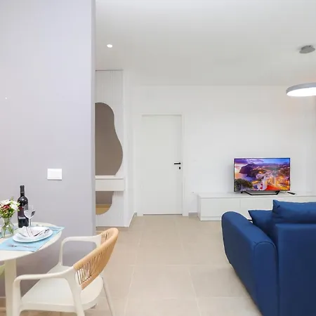 Apartment Sea Side Palm Modern - Happy